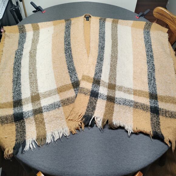 Steve Madden Jackets & Blazers - Steve Madden Plaid Poncho OSFM Fringe Wrap Beige Multicolor